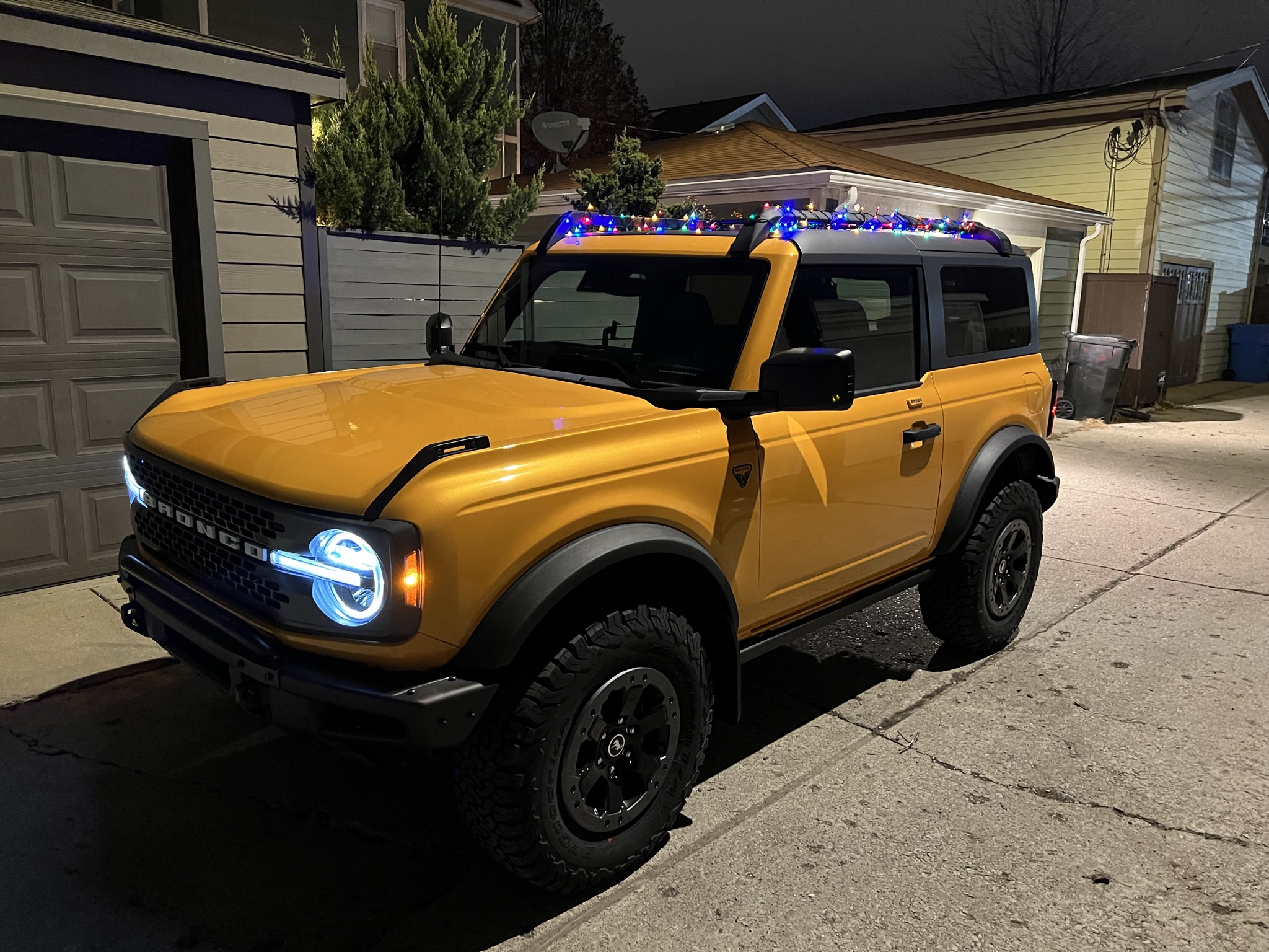 Ford Bronco How are you decorating your Bronco for Christmas or holidays? Post yours! 🎅 IMG_4754