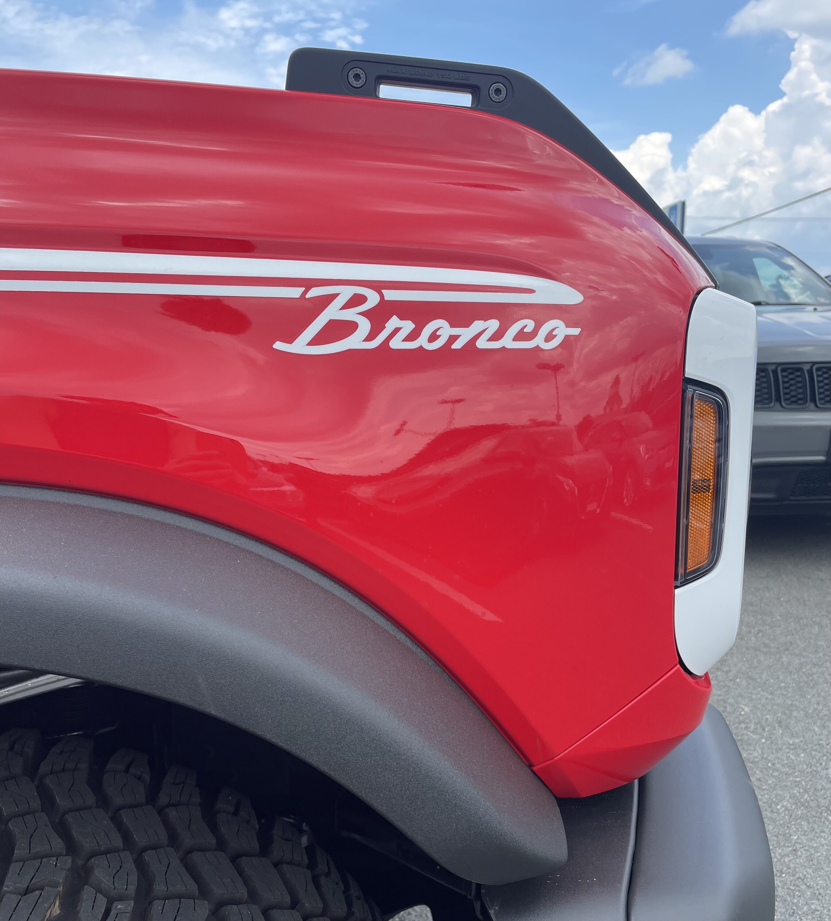 Ford Bronco RACE RED Bronco Club IMG_5083