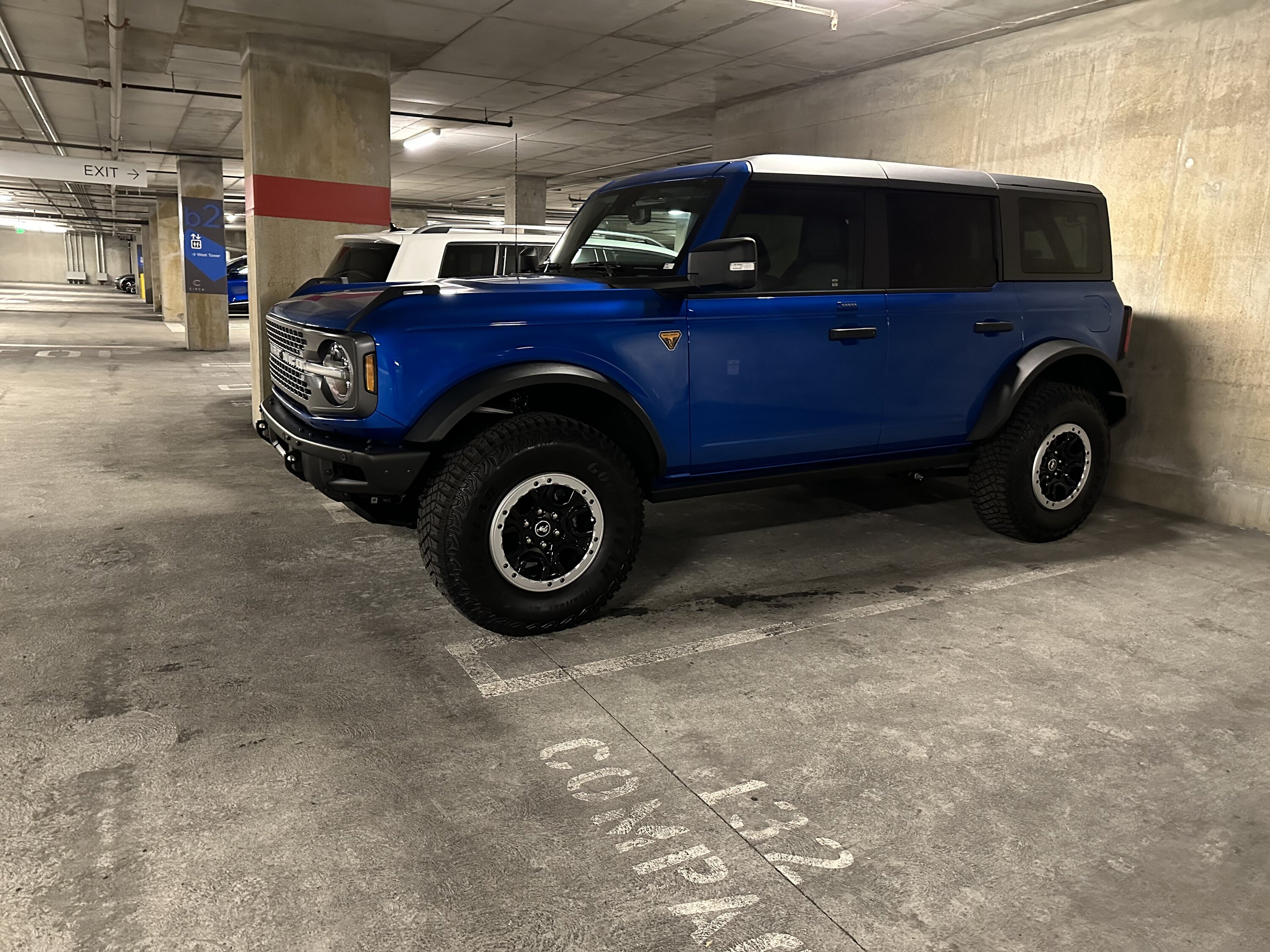 Ford Bronco VELOCITY BLUE Bronco Club IMG_6417