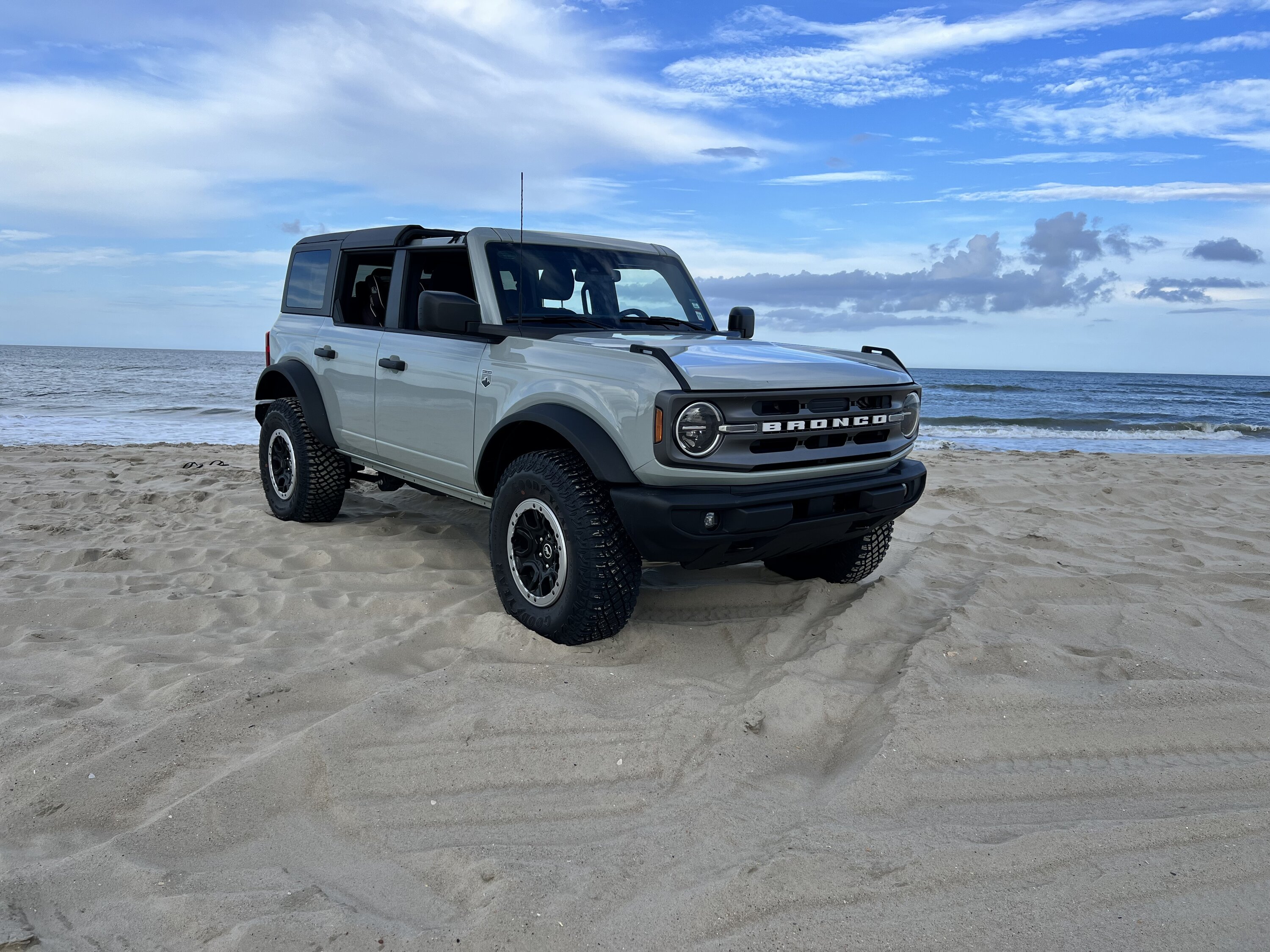 Ford Bronco Let’s see those Beach pics! IMG_8660