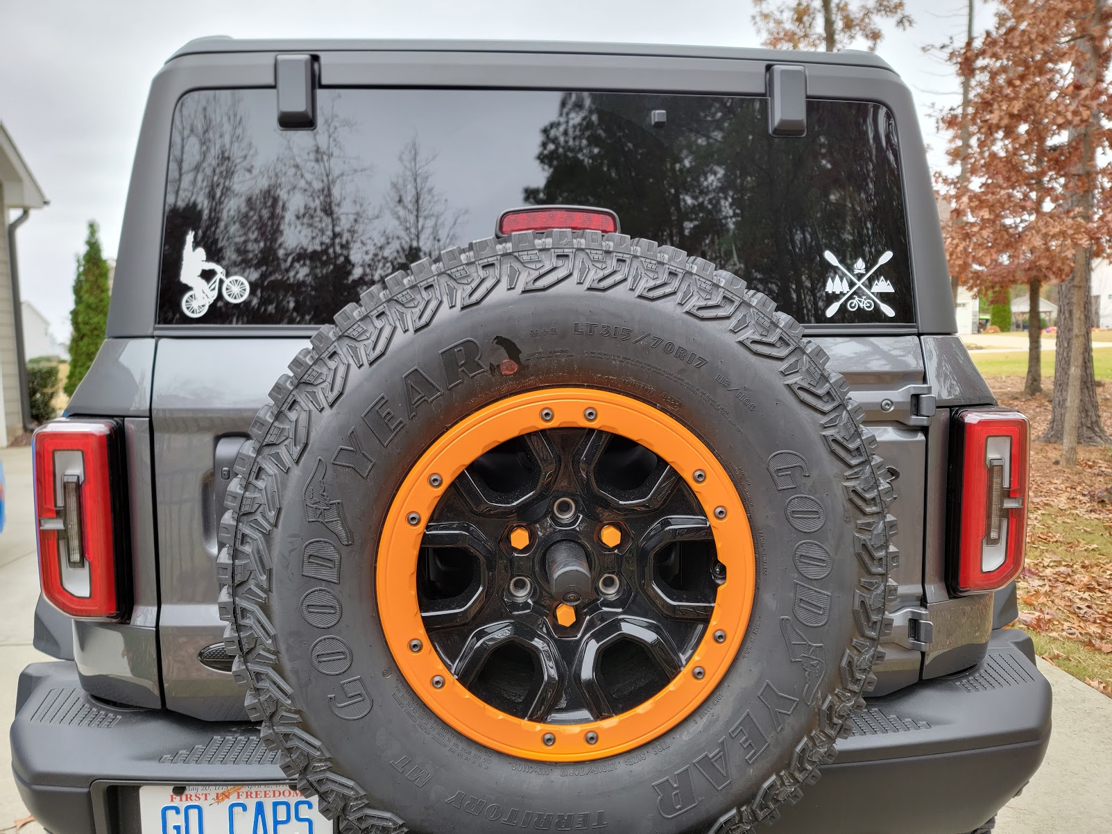 Ford Bronco Have you put Stickers on your Bronco? Let's see them Mod27 - Orange lug covers