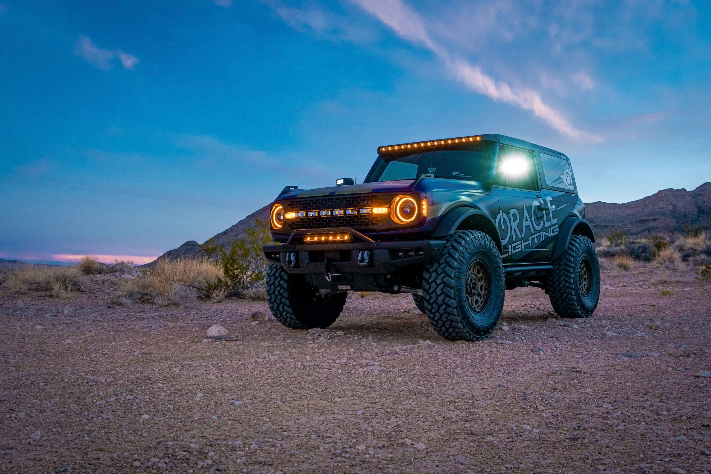 Ford Bronco Integrated Roof/Windshield LED Light Bar System for 2021+ Ford Bronco Oracle Lighting SEMA EVENT PHOTOS-143