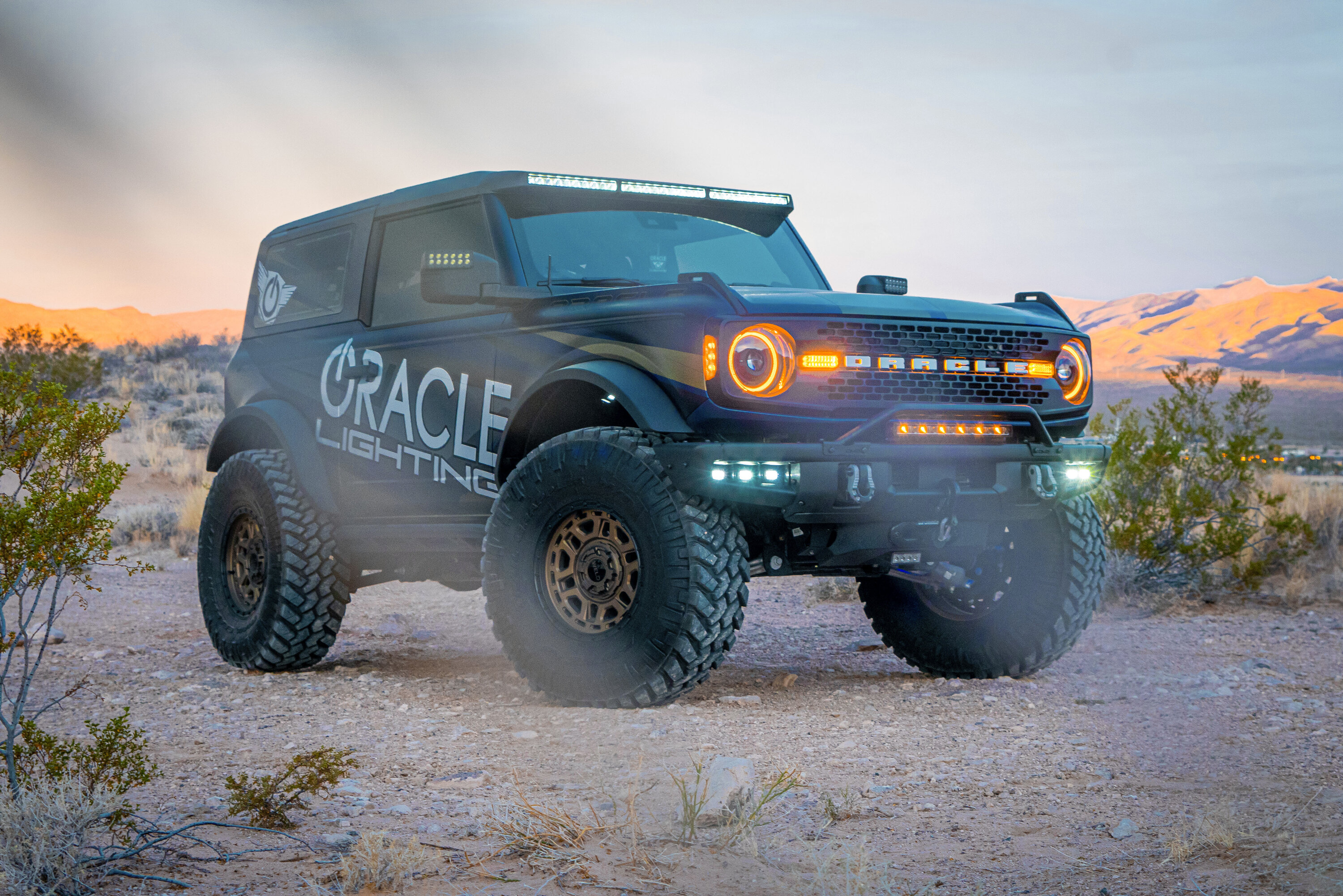 Ford Bronco Integrated Roof/Windshield LED Light Bar System for 2021+ Ford Bronco Oracle Lighting SEMA EVENT PHOTOS-154