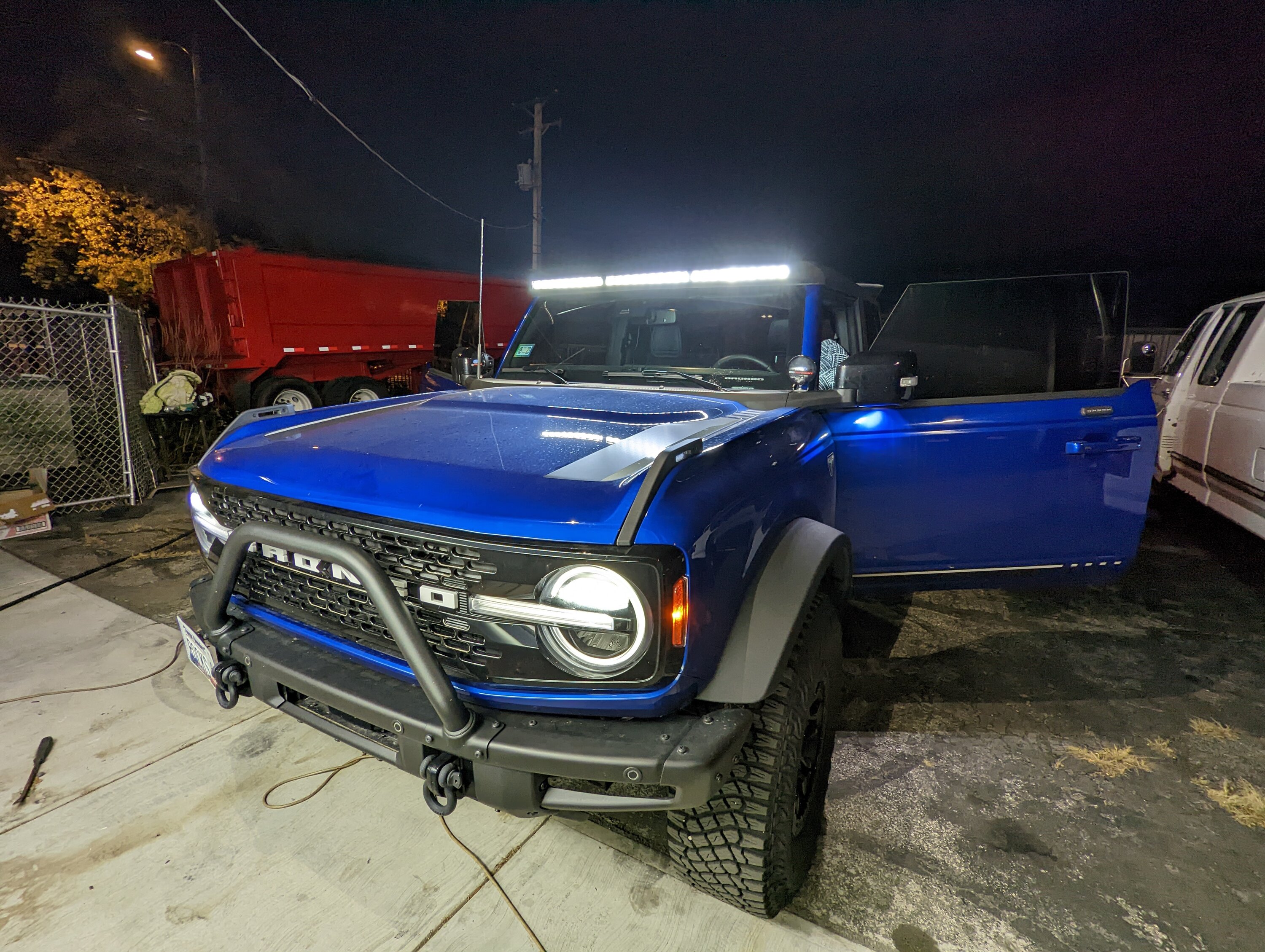 Ford Bronco Integrated Roof/Windshield LED Light Bar System for 2021+ Ford Bronco PXL_20221029_005248368