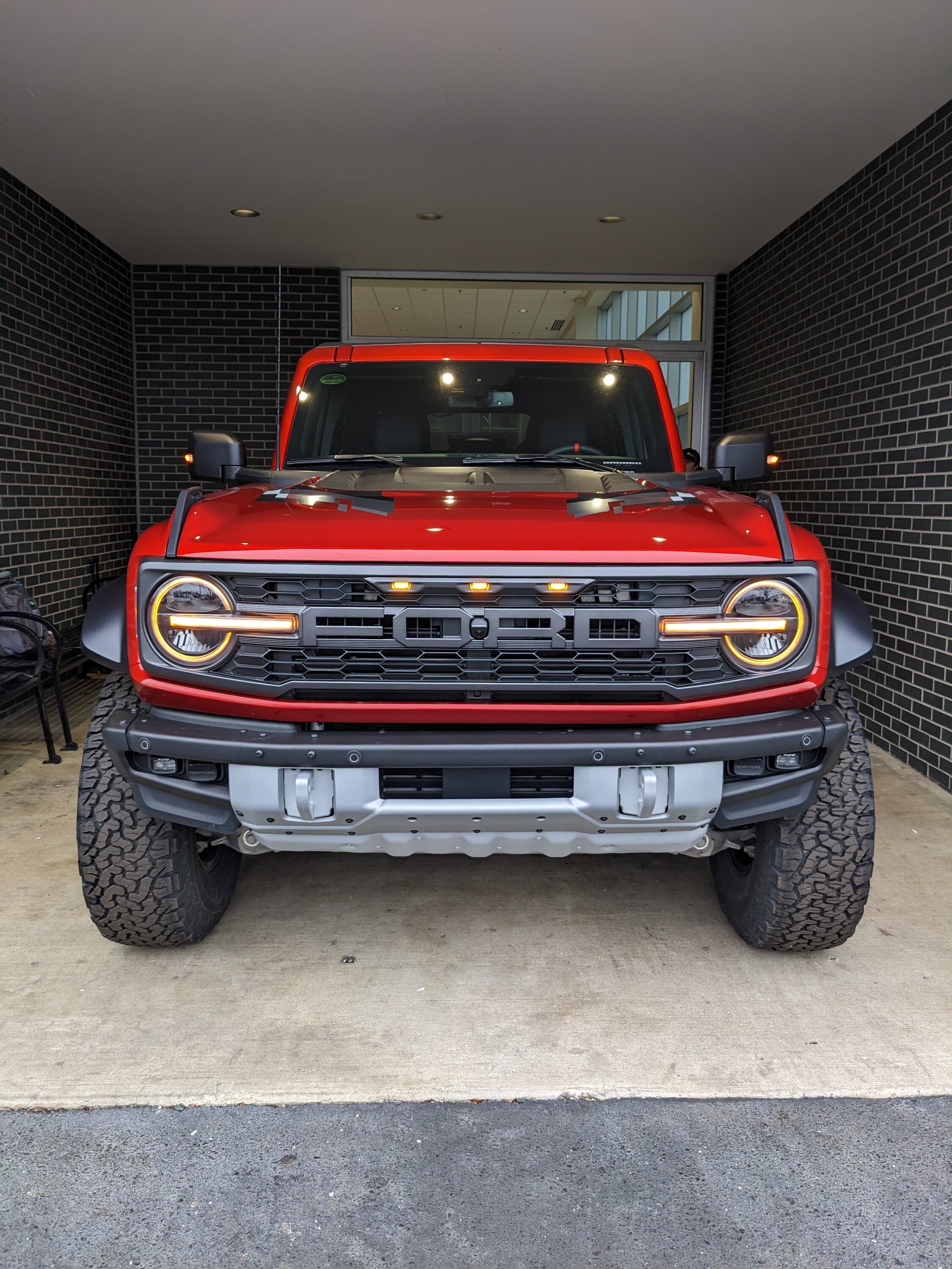 Ford Bronco 2023 Bronco Raptor in Hot Pepper Red PXL_20230114_143929905