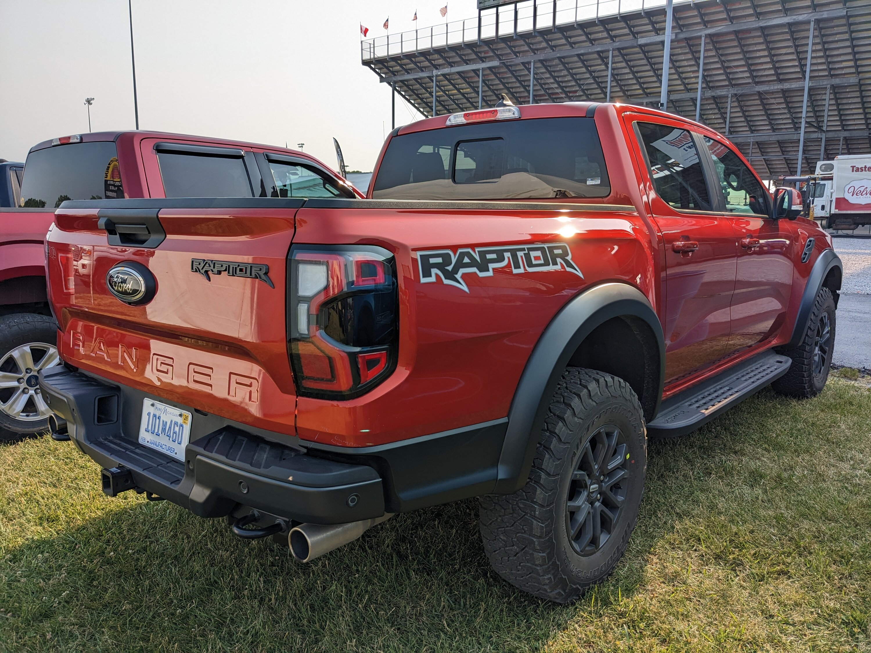 2024 Ranger Raptor in Hot Pepper Red Bronco6G 2021+ Ford Bronco
