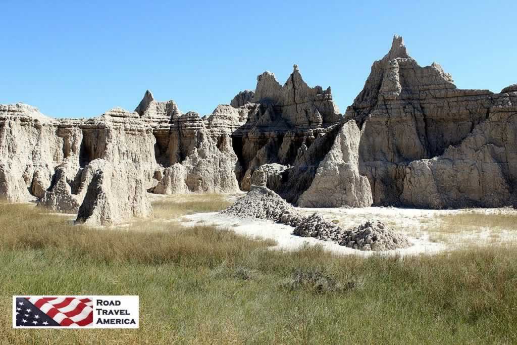 Ford Bronco Vinyl Wrap Idea stone-cliffs-grass-badlands-national-park