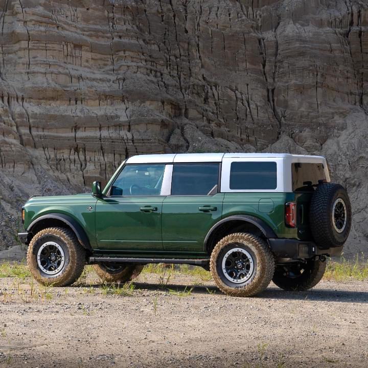 Ford Bronco Eruption Green & Hot Pepper Red Metallic coming for 2022 Bronco. Antimatter Blue, Lightning Blue and Rapid Red Going Away whitebronco