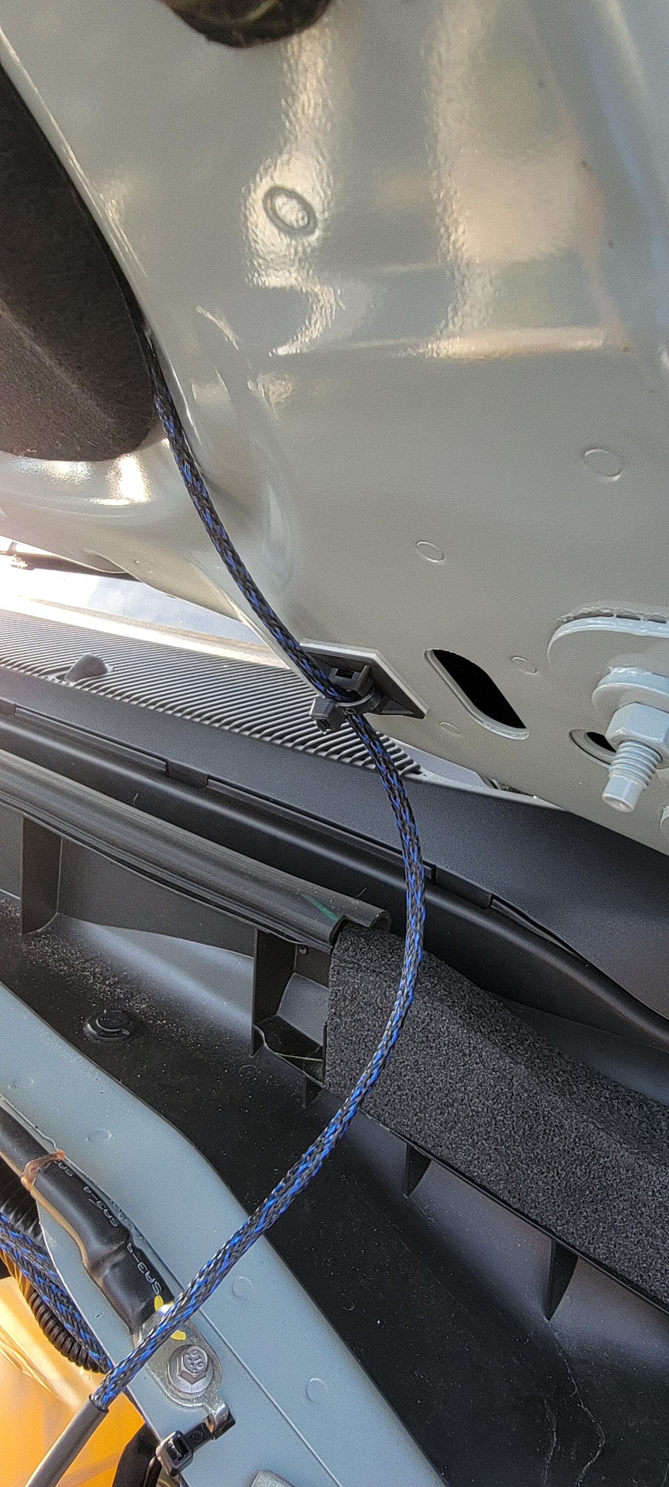Ford Bronco DETAILED info on my lighting / wiring setup -- bumper lights, ditch lights, underhood lights Wire roughting for hood lights backside