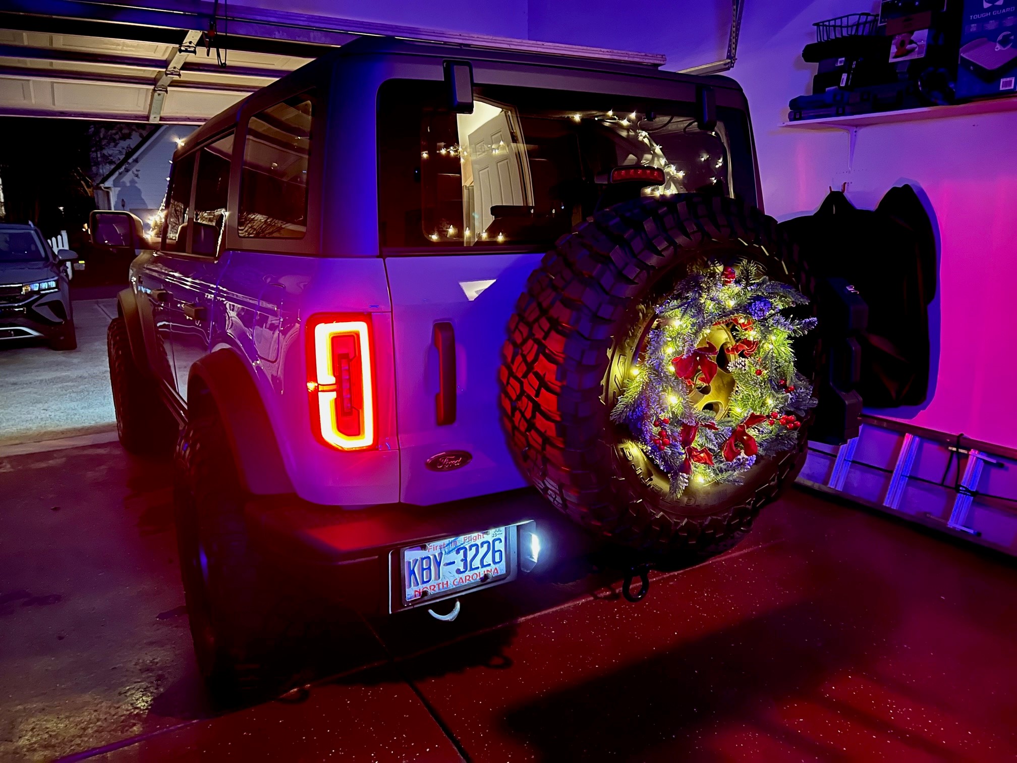 Ford Bronco How are you decorating your Bronco for Christmas or holidays? Post yours! 🎅 xmas bronco2