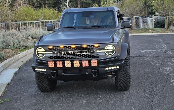SS5 Grille Crosslink Lightbar by Diode Dynamics, Oracle backlit letters, and a few other mods