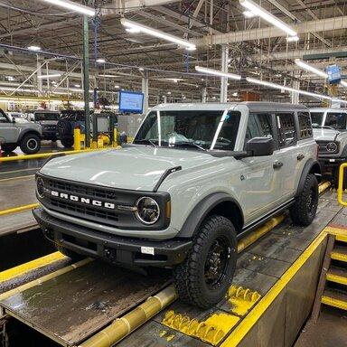 Actual length of 4 door Bronco - includes spare tire? | Bronco6G - 2021 ...