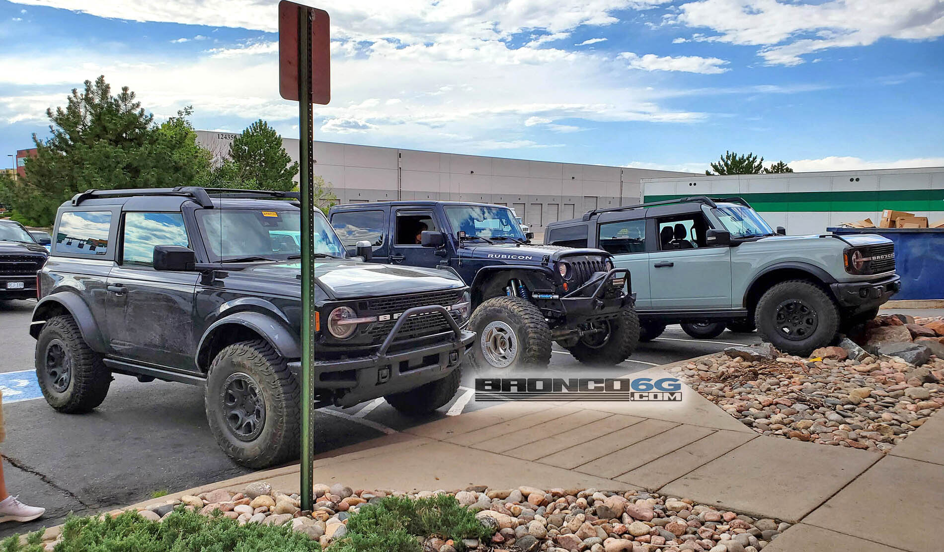 spotted sasquatch broncos vs modified jeep wrangler