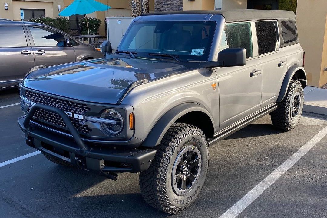 Spotted: 4-Door Carbonized Gray Badlands on 33's | Bronco6G - 2021 ...