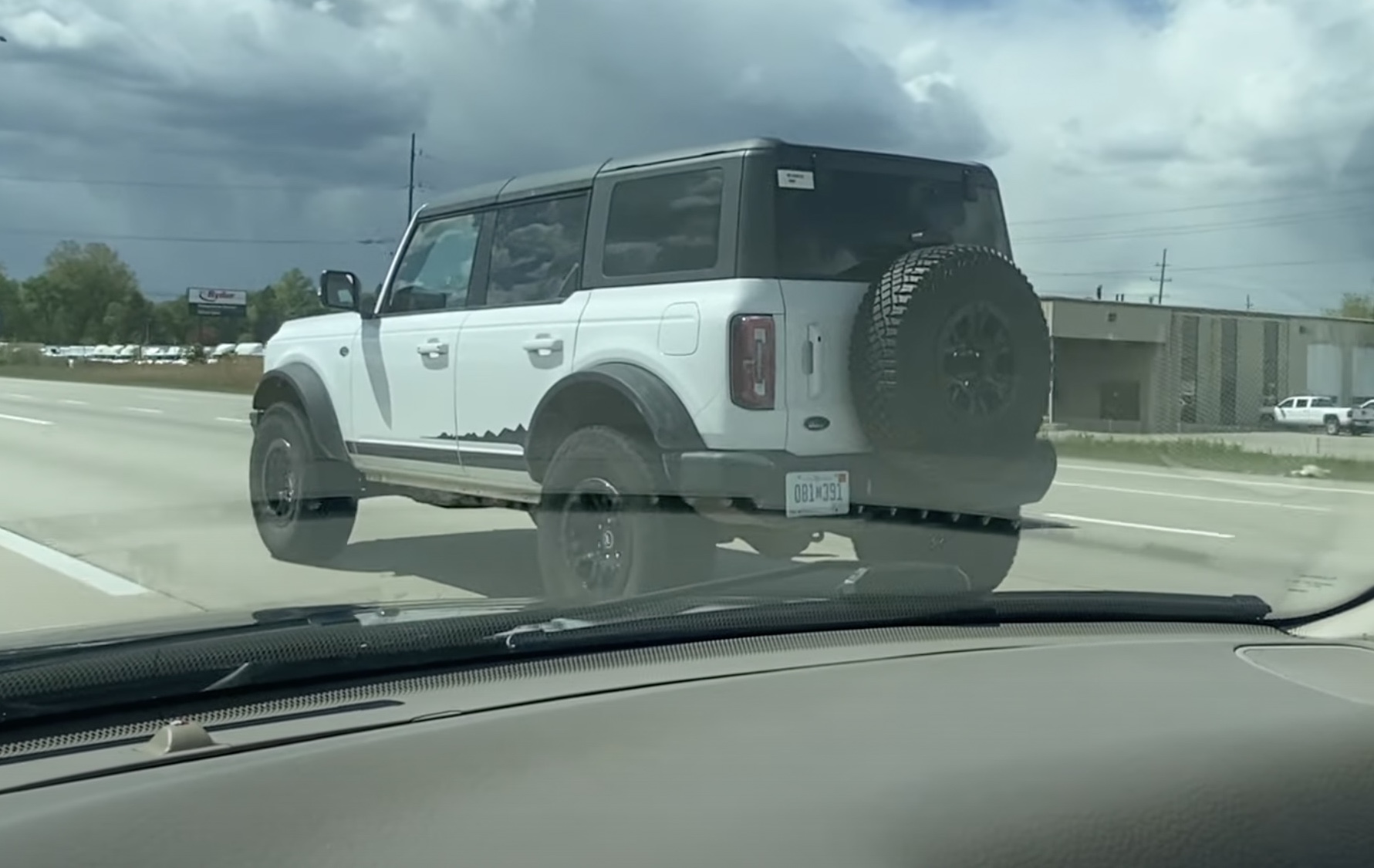 Video: Bronco WildTrak 4-Door in Oxford White w/ Sticker Package and ...