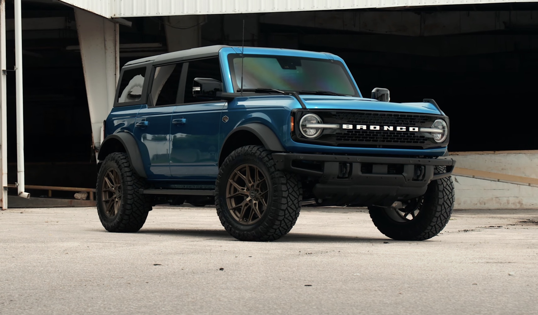 2022 Ford Bronco Velocity Blue