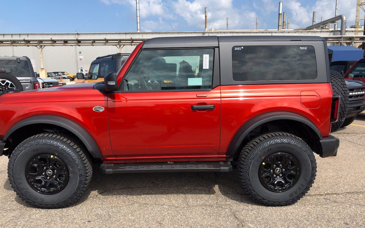 2022 Ford Bronco Adds Deep Green, Orange, Hot-Pepper Red Colors