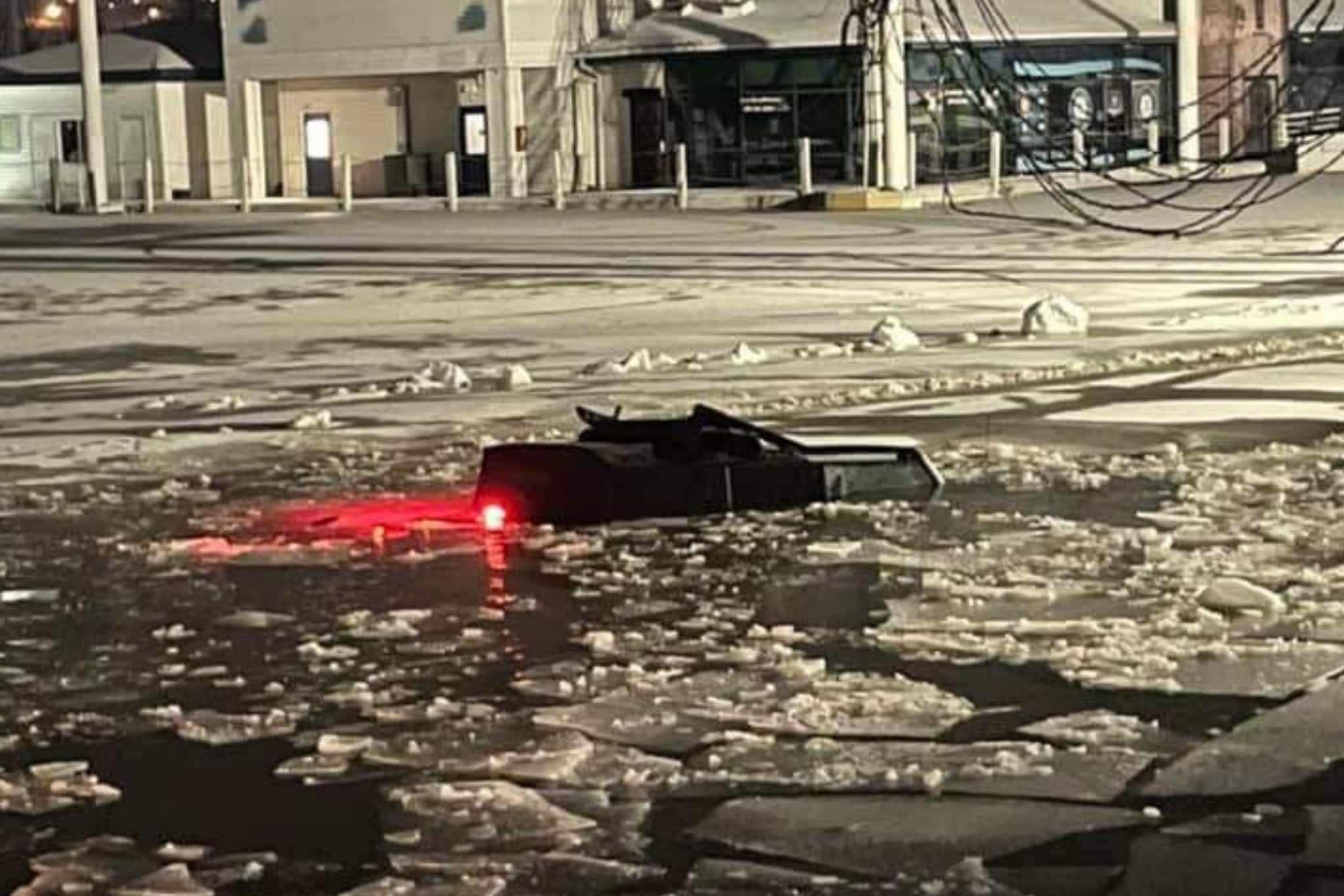 Bronco sinks into frozen river after ignoring Road Closed sign ...