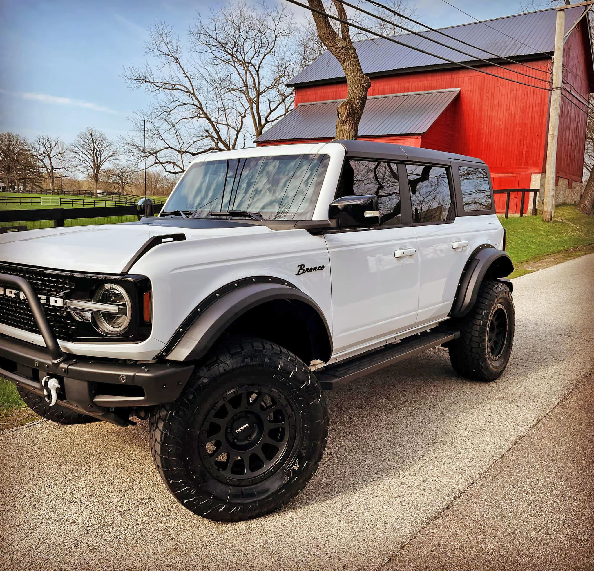 Oxford White Bronco Wildtrak | Maxlider Fender Flares, Maxlider Lift ...