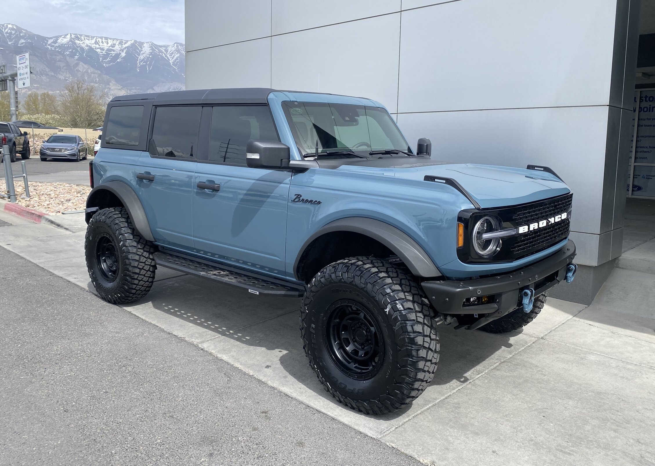 Finally picked it up!! Zone Offroad 3" Lift, 37" BFG KM3, Black Rhinos