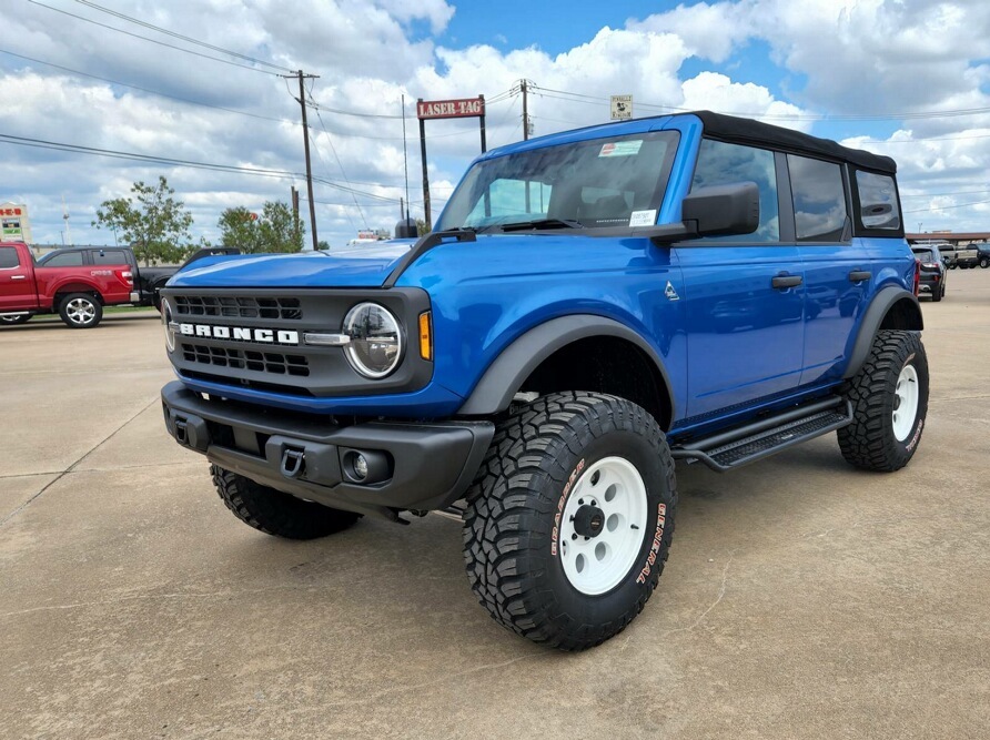 Blue Black Diamond Bronco with white ProComp wheels, RC 3.5 inch lift ...