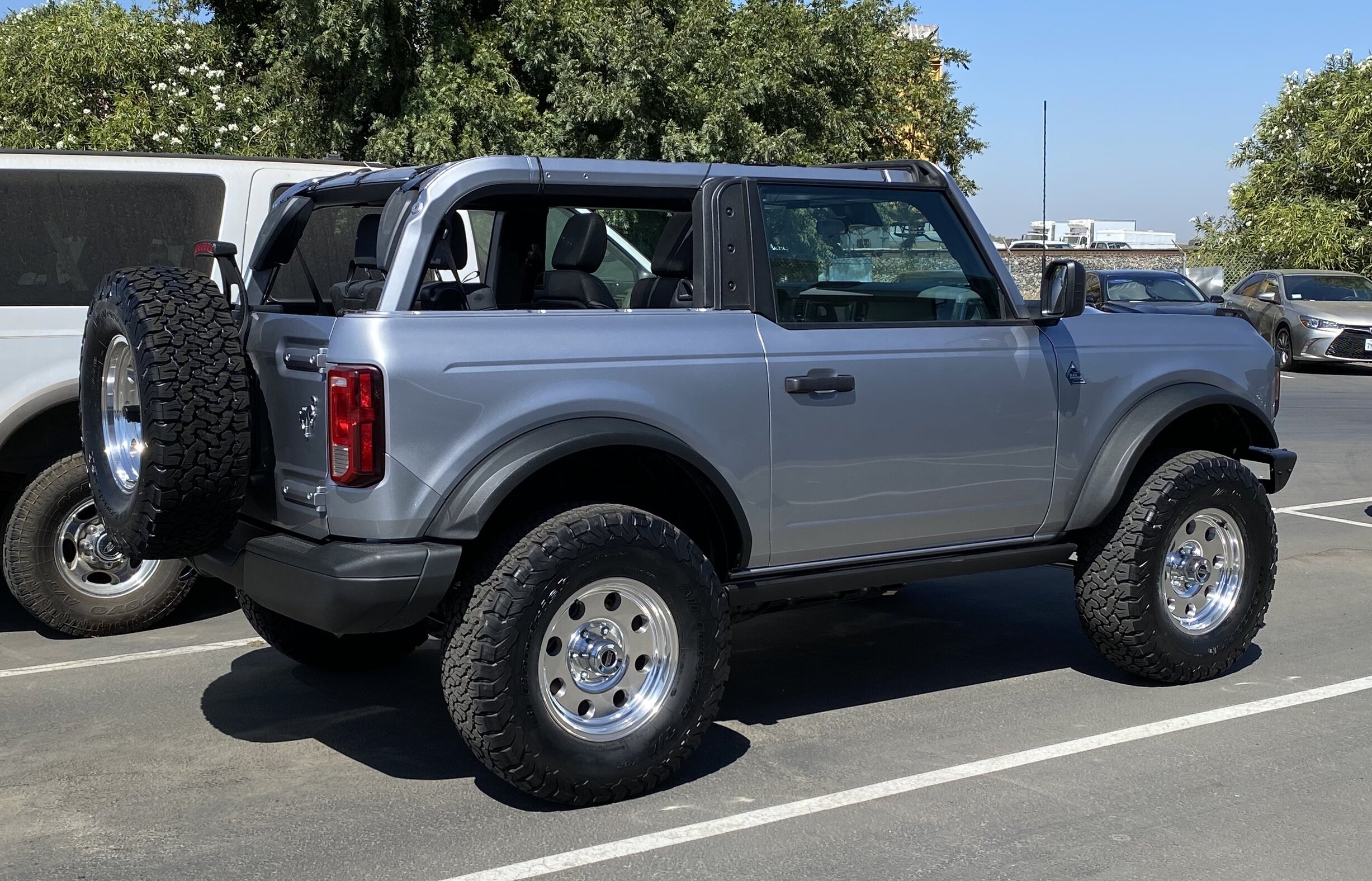 Flicka, the 2 Door Iconic Silver Bronco on polished revolver mags ...