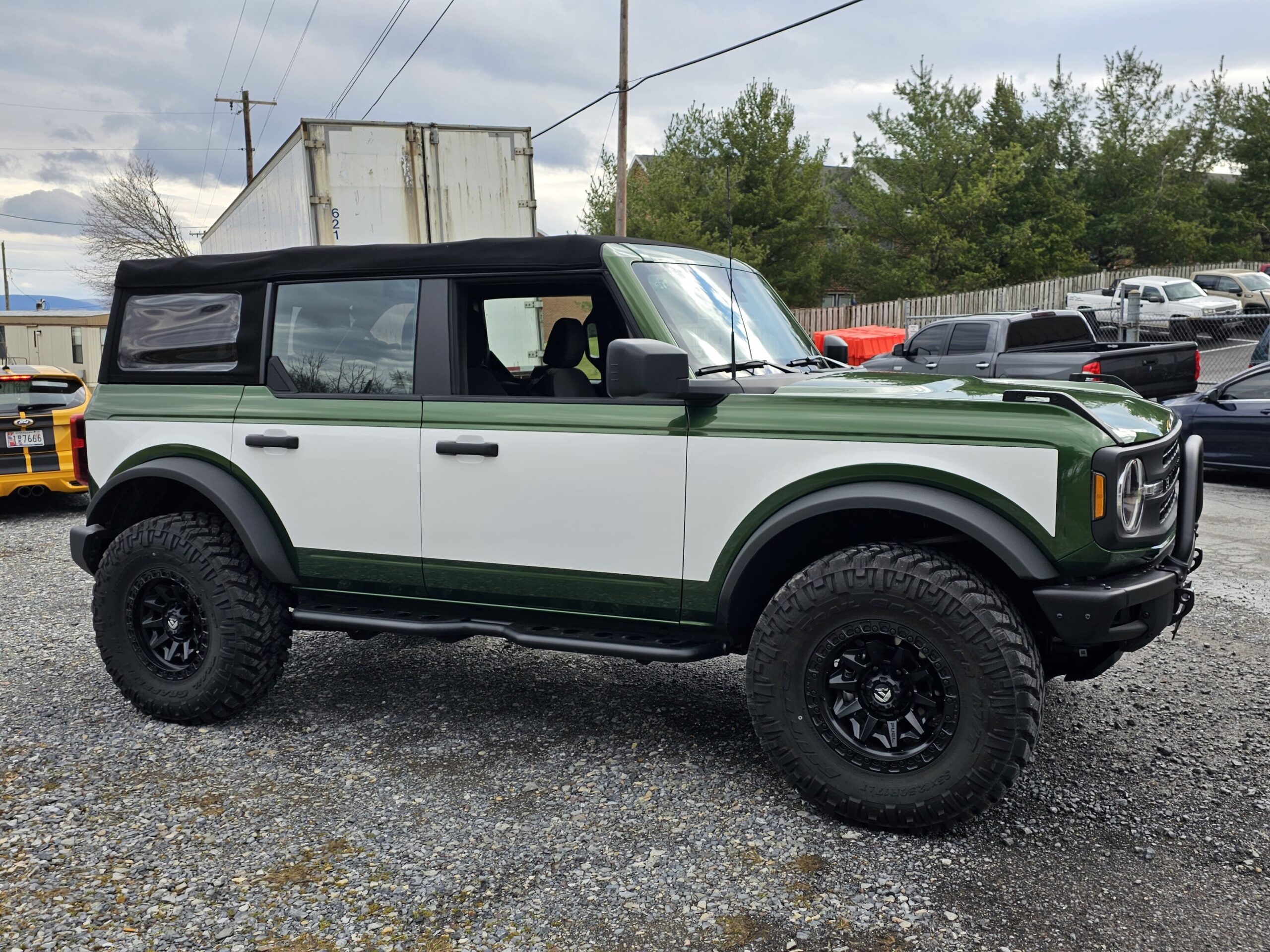 Custom Two-Tone Bronco | Bronco6G - 2021+ Ford Bronco & Bronco Raptor ...